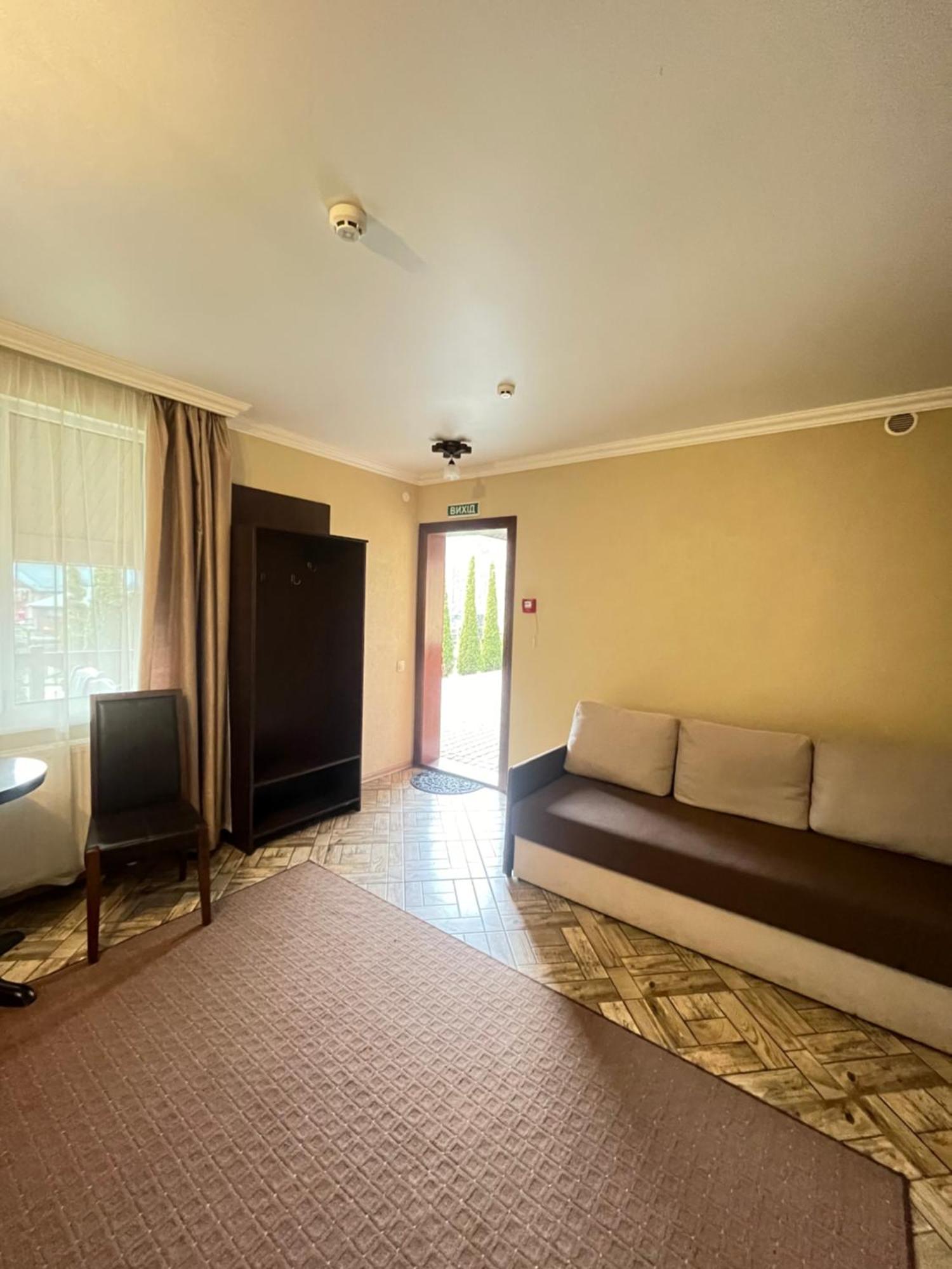 Hotel Поляна Купіль à Polyana  Extérieur photo